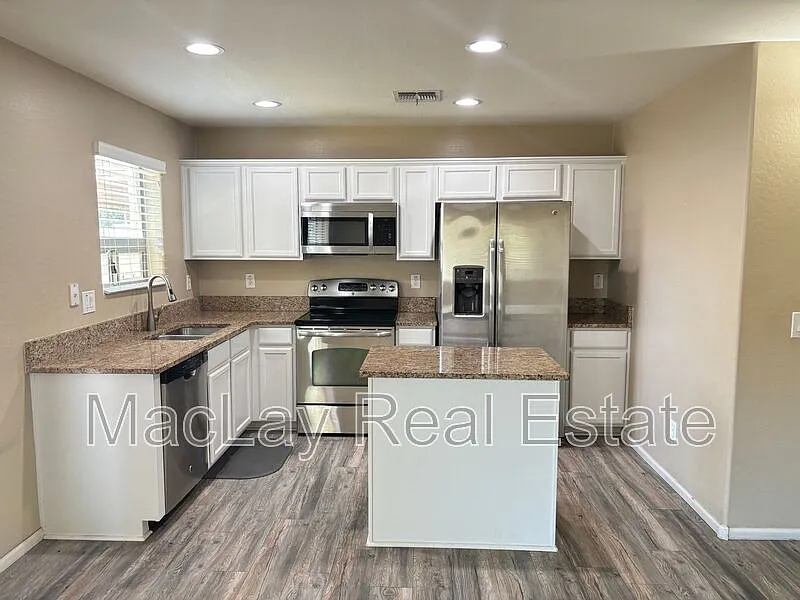 3 bed, 2.5 bath, 1499 sqft, $1,950 — Photo 4