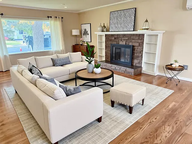 5 bed, 2.5 bath, 2664 sqft, $2,645 — Photo 2