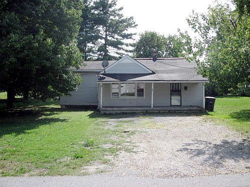 2nd image of 305 E New Ave