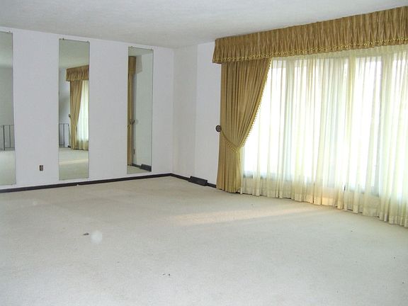 5th image of 6852 Greenbriar Dr