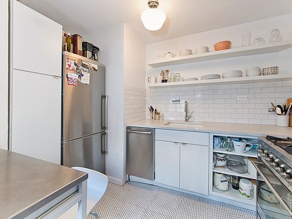 3rd image of 413 Grand St APT F1002