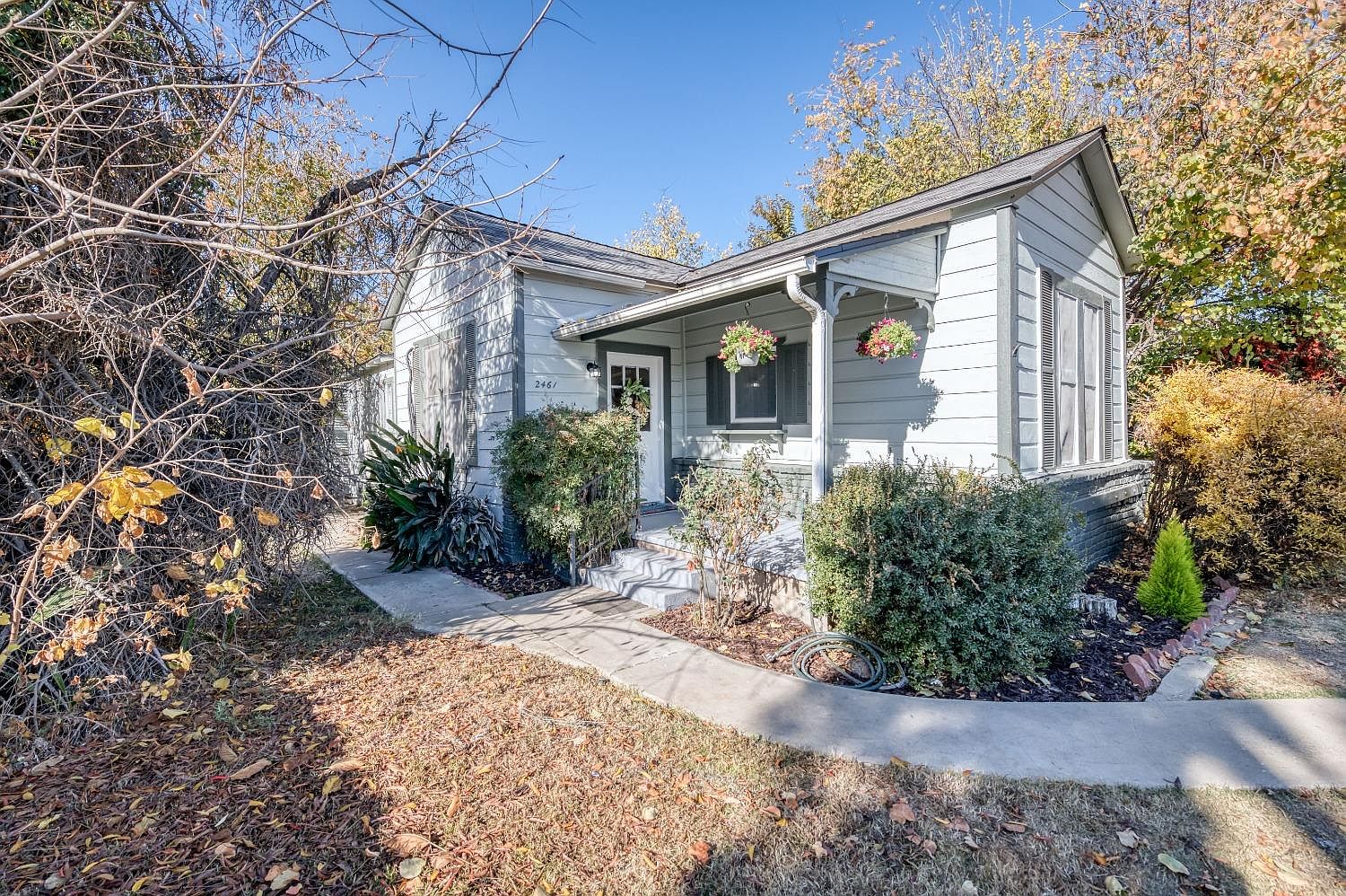 2461 B St, Selma, CA 93662 Zillow