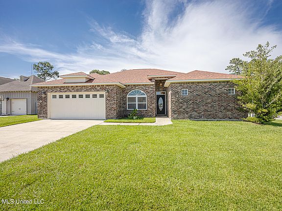 3rd image of 745 Champagne Dr
