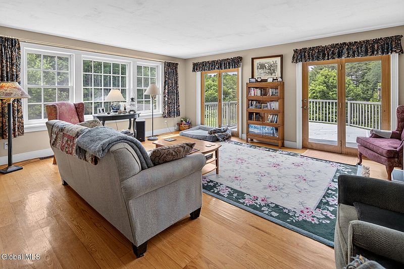 5th image of 414 Barton Hill Road