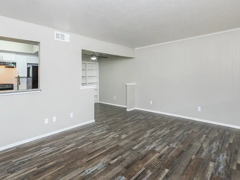 Camelot Apartments — Photo 42