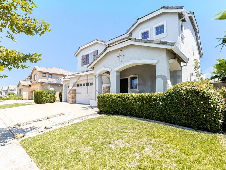 5609 Freestone Dr — Photo 3