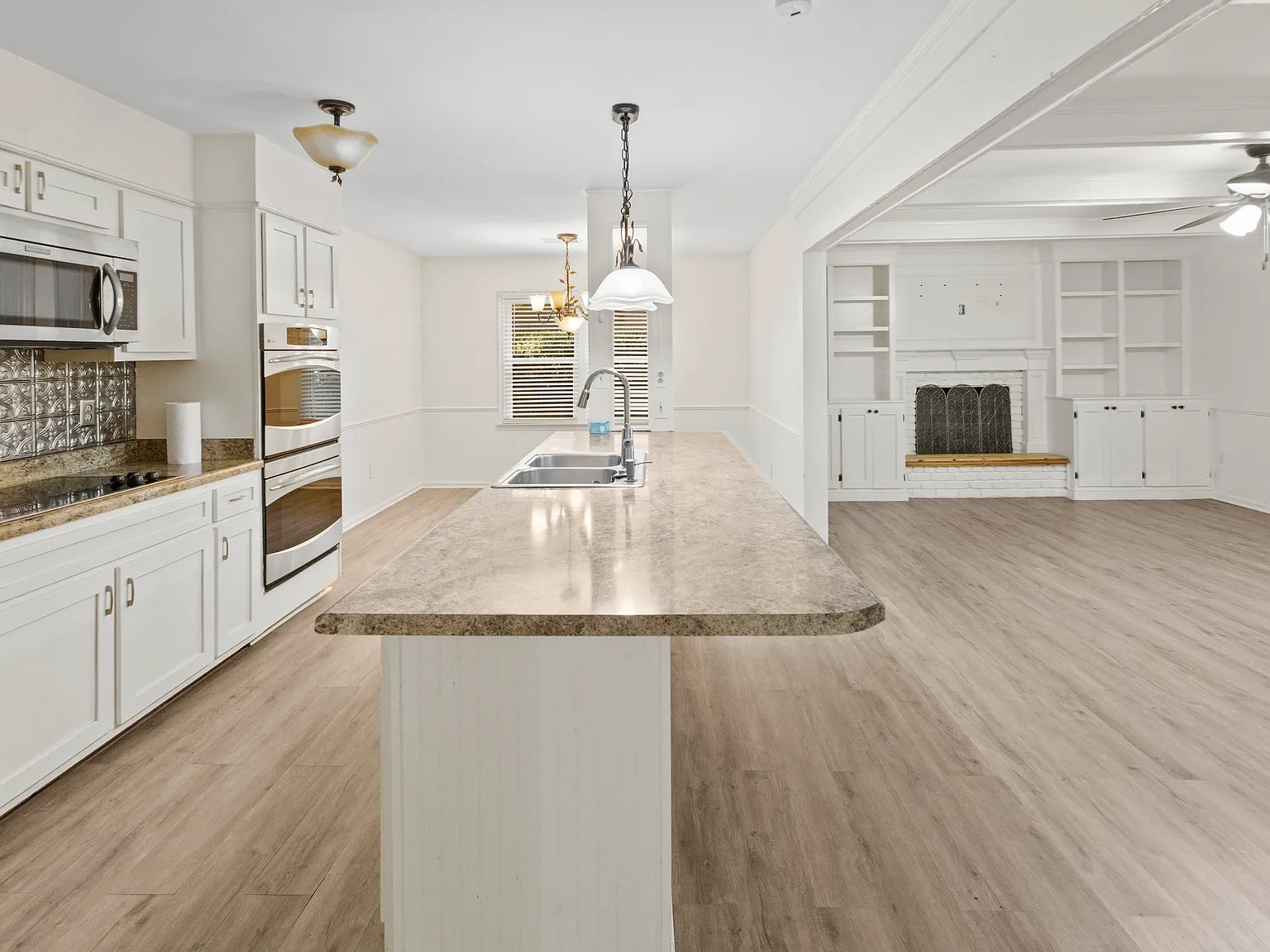 4 bed, 2.5 bath, 2518 sqft, $3,000 — Photo 4