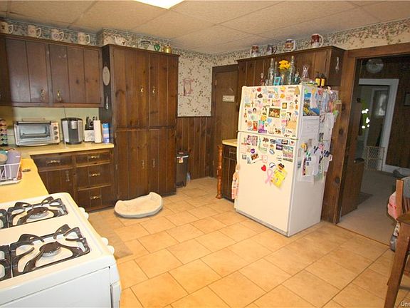 3rd image of 42 Oak St