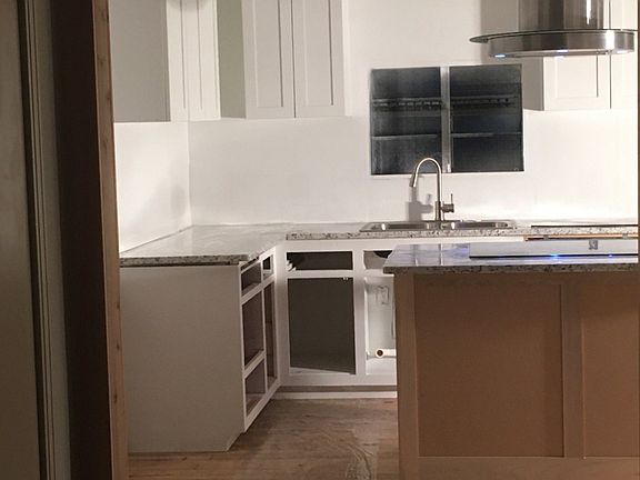 3rd image of 1405 Hillcrest Blvd