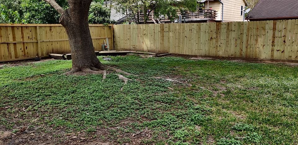 2nd image of 1914 Overbrook Cir