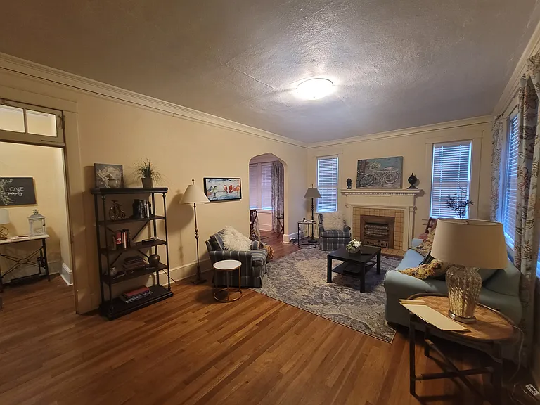 128 S Capitol Pkwy — Photo 2