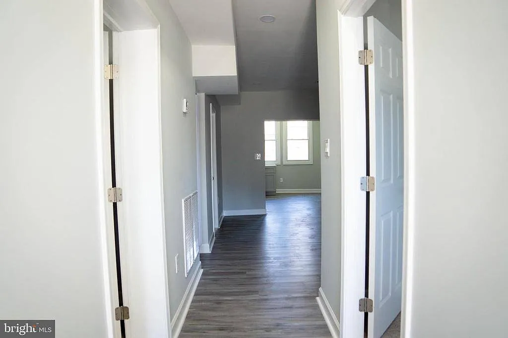 2 bed, 834 sqft, $1,700 — Photo 2