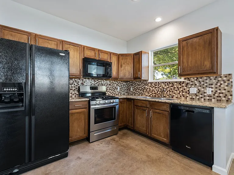 4415 Clawson Rd — Photo 10
