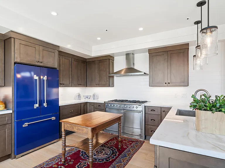 39 S Newport Dr — Photo 13