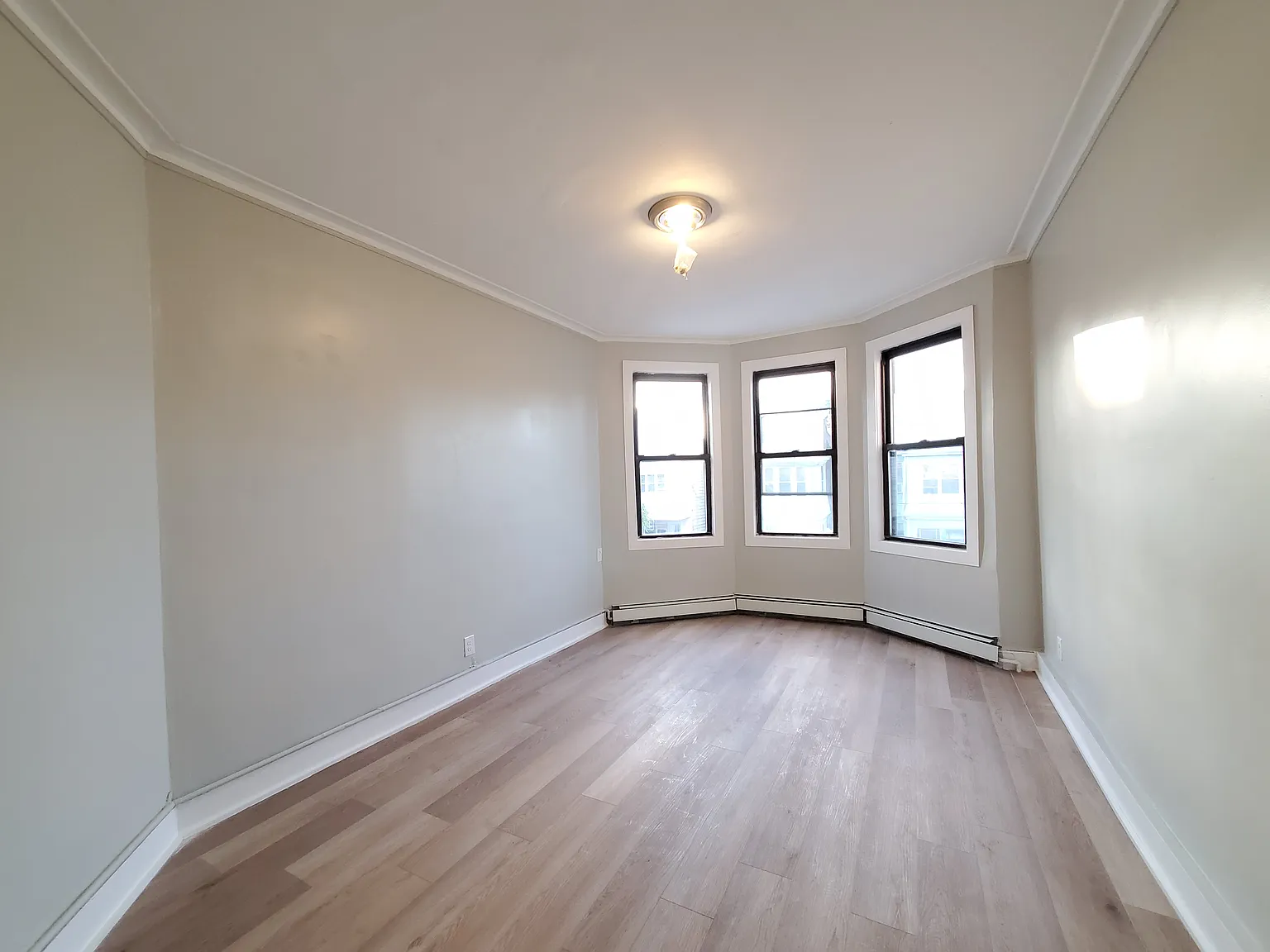 122 Randolph Ave — Photo 3