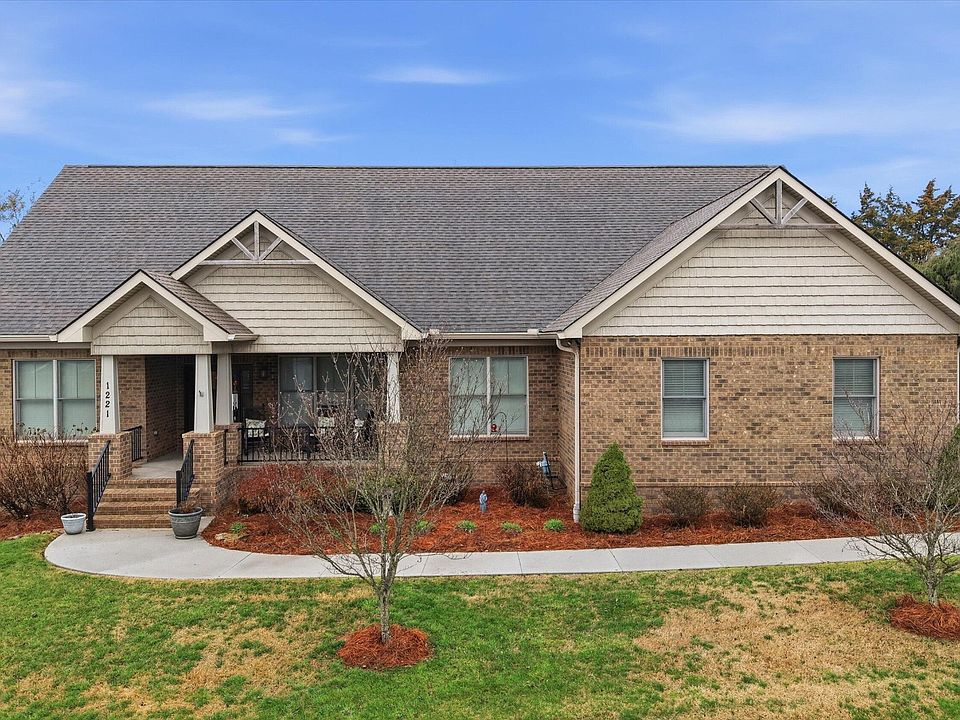 1st image of 1221 Brighton Dr