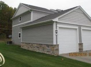 2150 Carriage Hill Cir, Lapeer, MI 48446