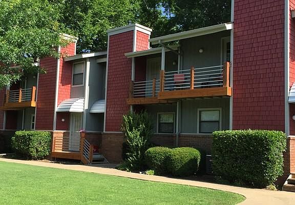 2nd image of 605 W Benton St APT C