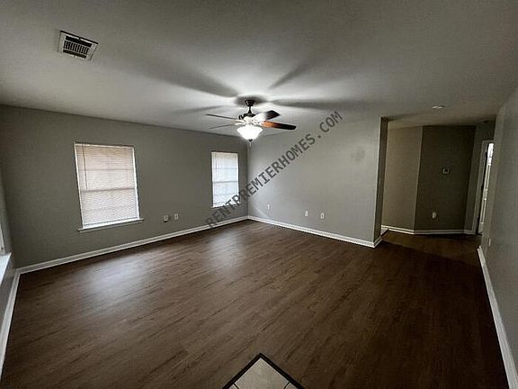 4th image of 1522 Schaer St