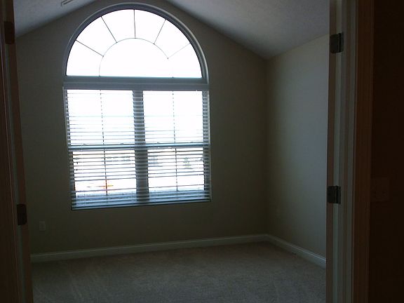 5th image of 2473 Locust Hill Blvd