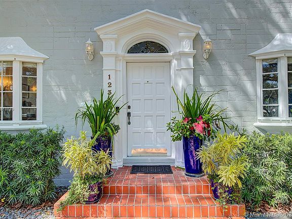 4th image of 1234 Country Club Prado