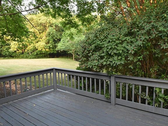 3rd image of 4003 Woodlands Dr