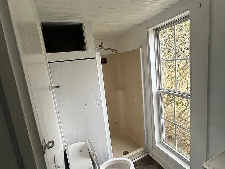 1028 S Arendell Ave — Photo 5