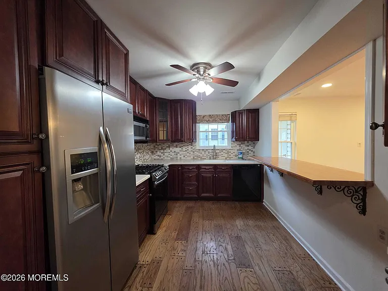 129 Tulip Ln — Photo 4