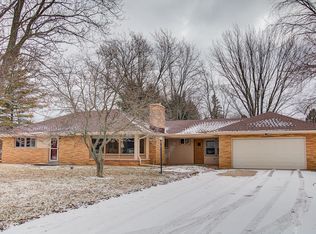 1501 W Larkspur Ln, River Hills, WI 53217