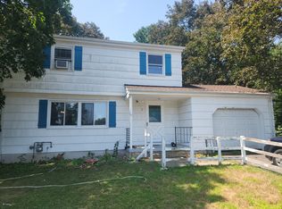 2 Scenic Dr, Uncasville, CT 06382