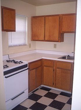 4th image of 553 E Beal St