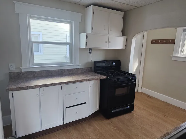 329 S Clemens Ave — Photo 7