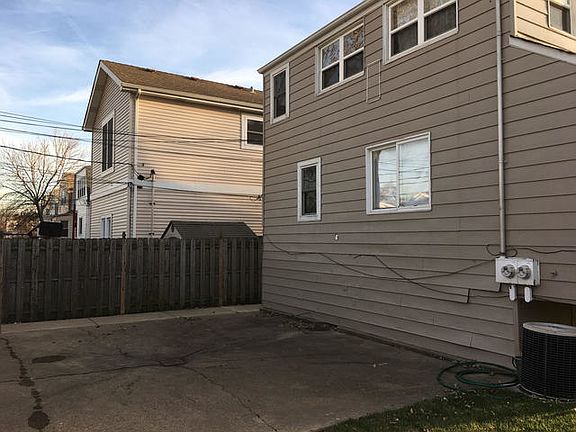 3rd image of 5931 N Elston Ave