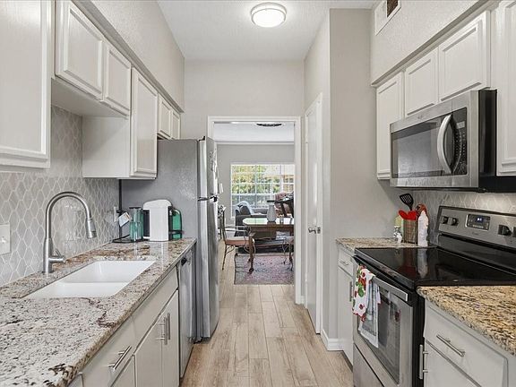 4th image of 4345 Bellaire Dr S APT 235S