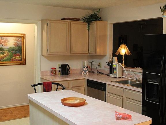 3rd image of 4313 Lakehill Dr