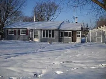 302 Village Rd photo 1
