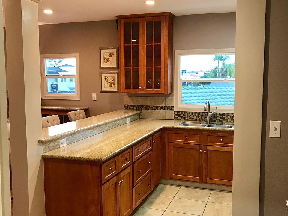 Beautiful custom columns between entryway & kitchen