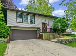 316 N Pinecrest Rd, Bolingbrook, IL 60440