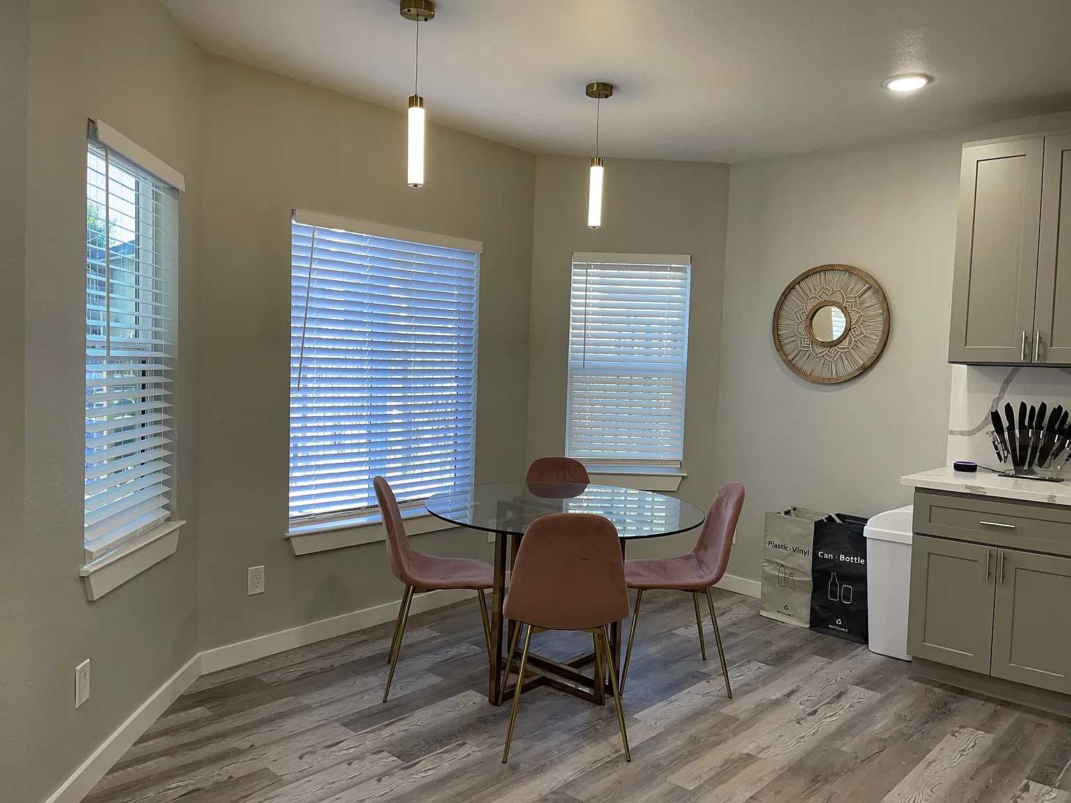 6 bed, 4.5 bath, $1,295 — Photo 2