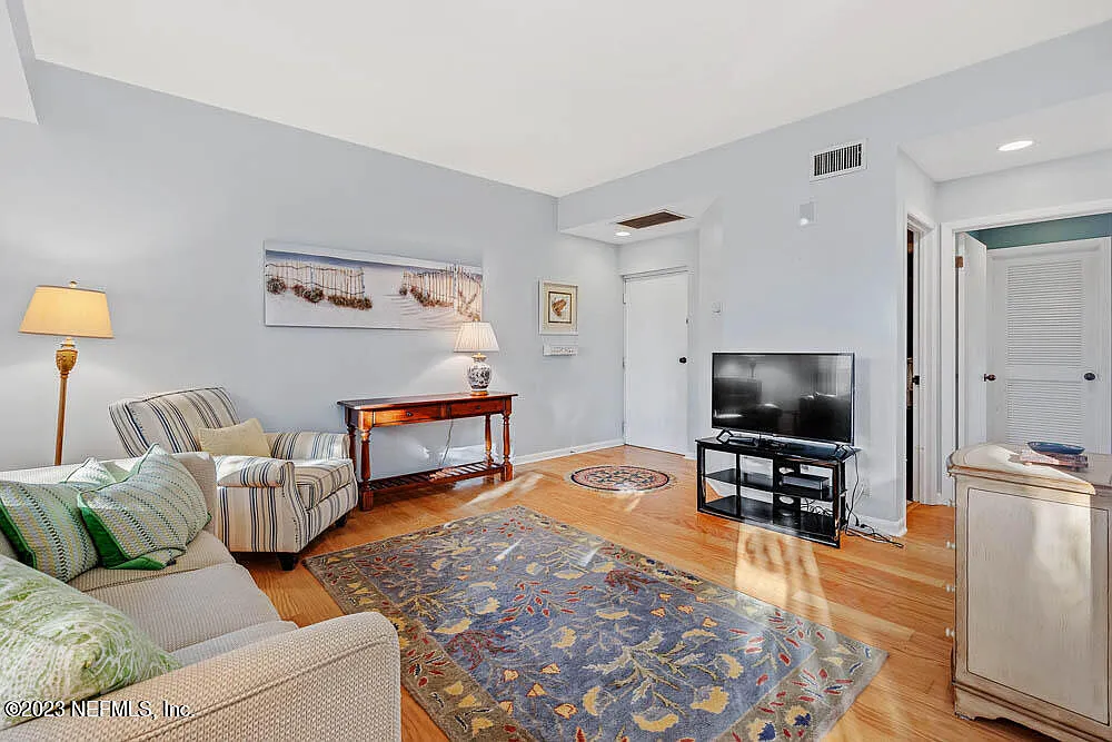 1 bed, 1.0 bath, 729 sqft, $2,995 — Photo 3