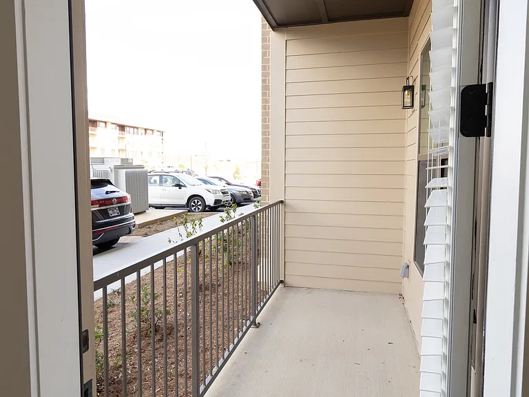 District at Riverside Apartments — Photo 106