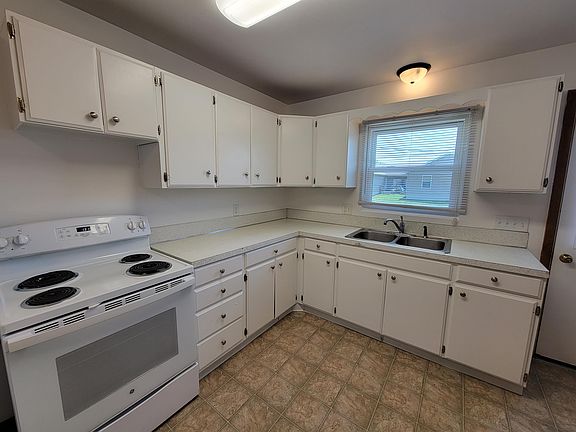 2nd image of 1424 Starview Dr