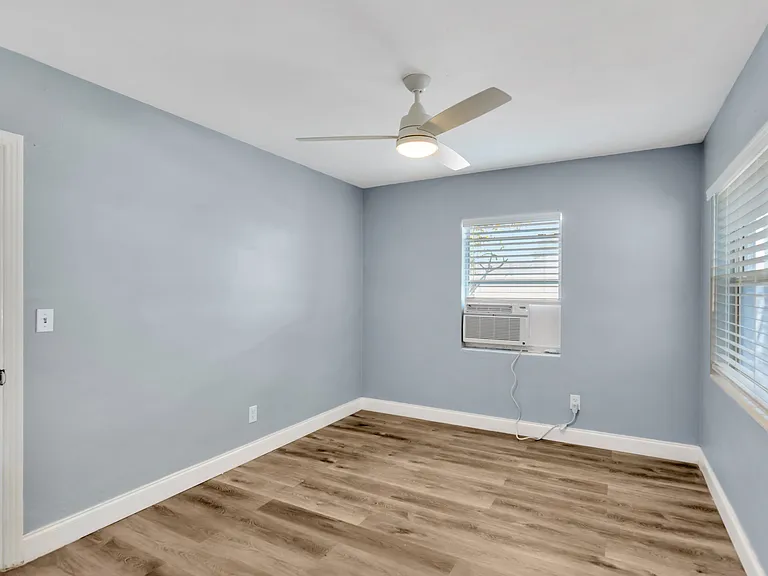 1233 Grove St — Photo 16