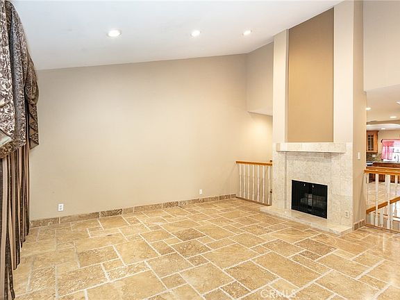 3rd image of 19519 Rinaldi St