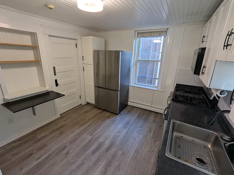 27 Irving St #2 — Photo 7