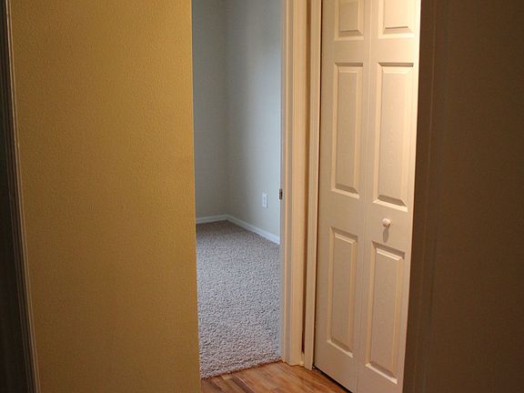 5th image of 332 Redwood Ln