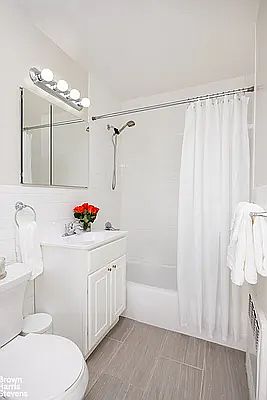 5th image of 170 W 23rd St APT 2U