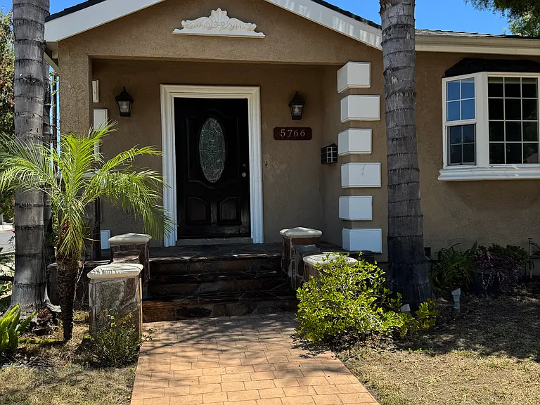 5766 Newcastle Ave — Photo 4