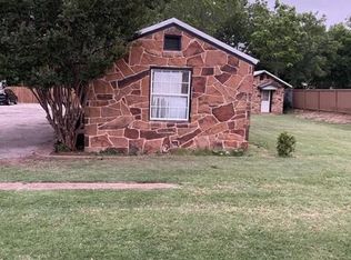 1201 E Wise St #5, Bowie, TX 76230