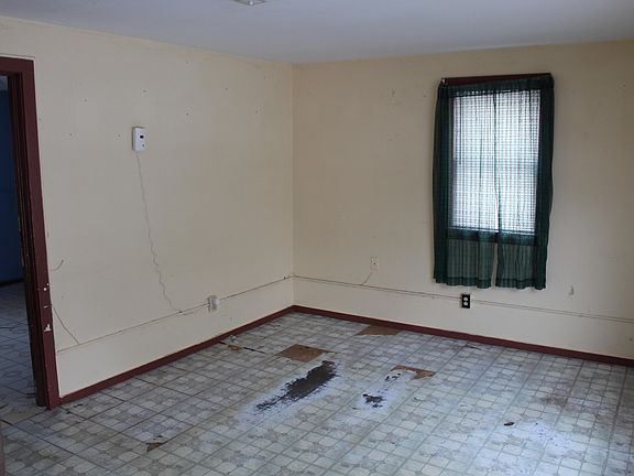 5th image of 110 5th St E